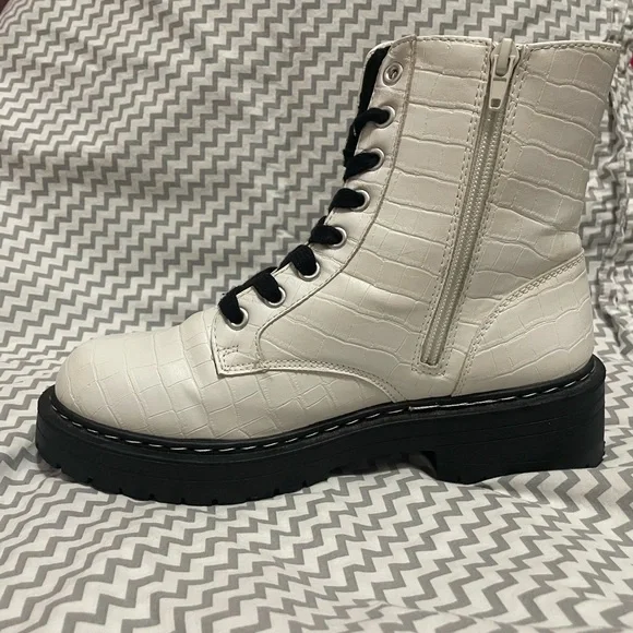 True Craft White Combat Boots. Almost New. I wore them once. No original box. - Picture 2 of 9